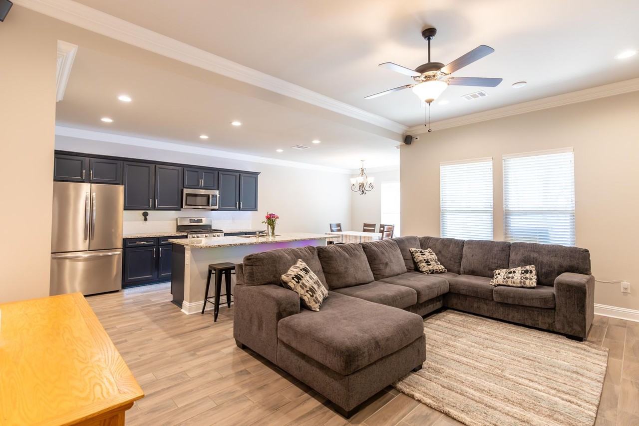 391 Coppice Pl - Photo 5 of 13