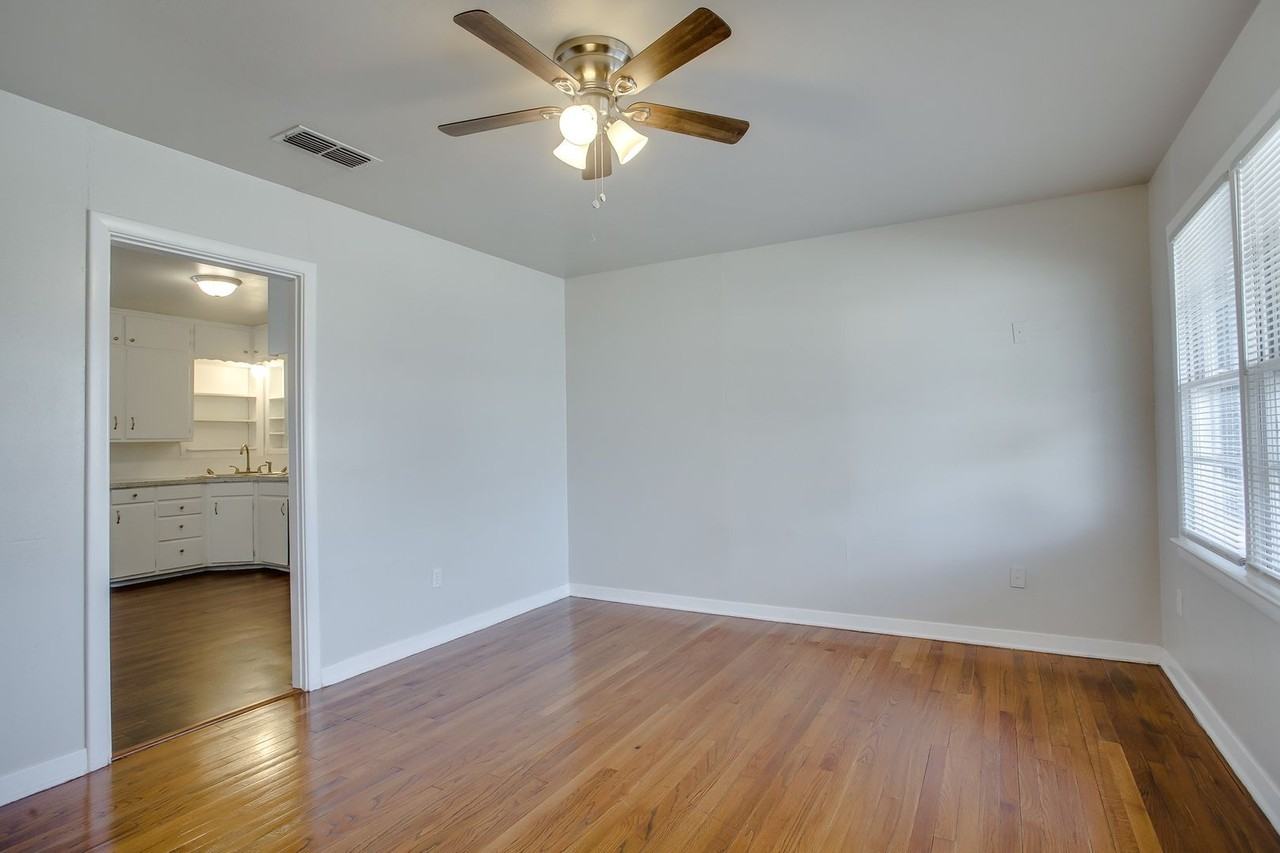 4315 32nd St - Photo 3 of 15
