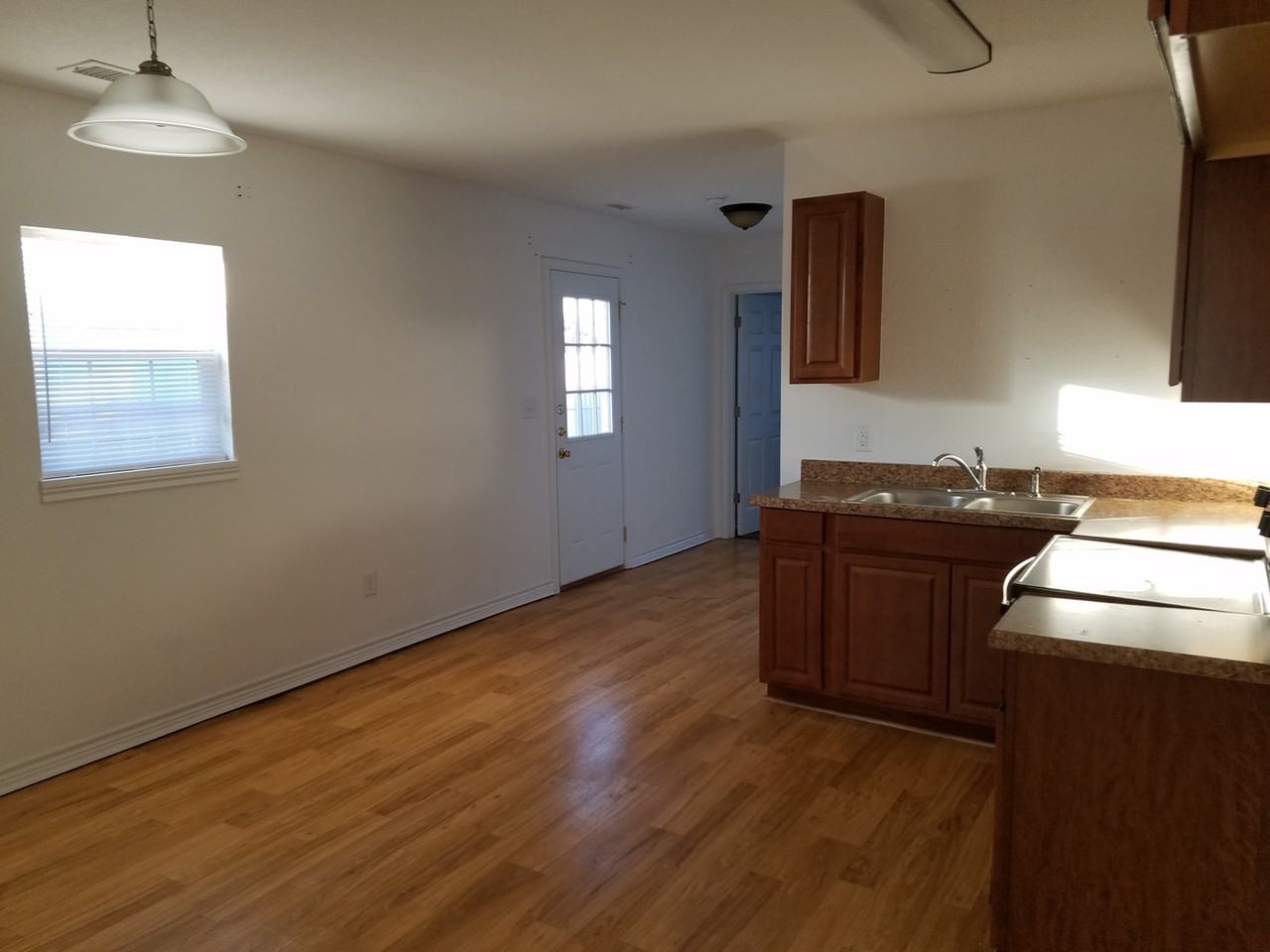 910 Lane Ave - Photo 4 of 13