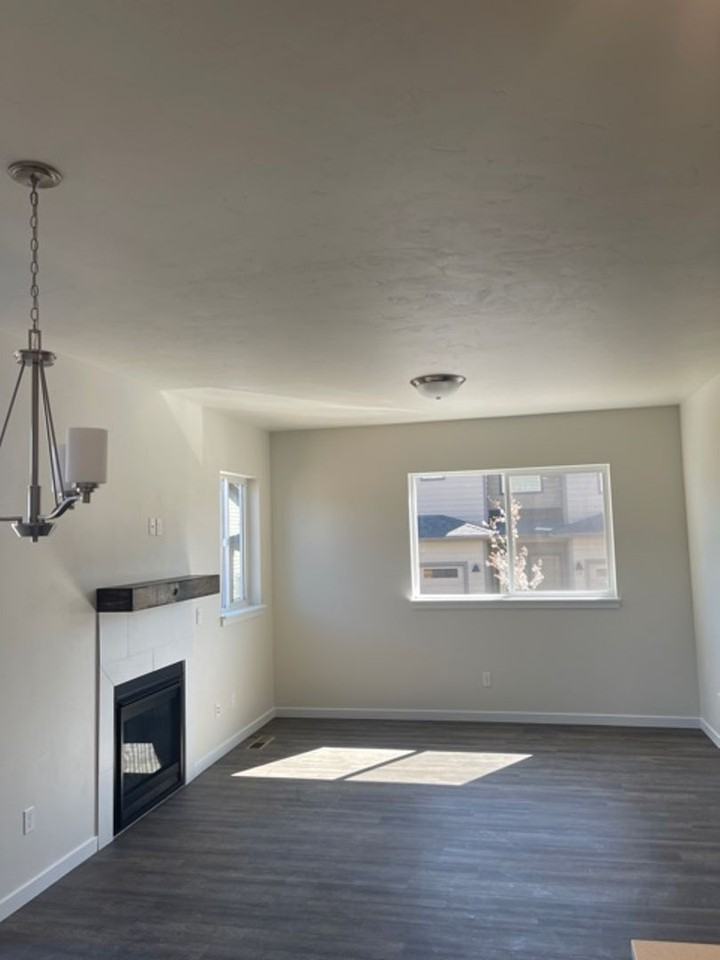 944 Ne Paula Dr - Photo 2 of 14