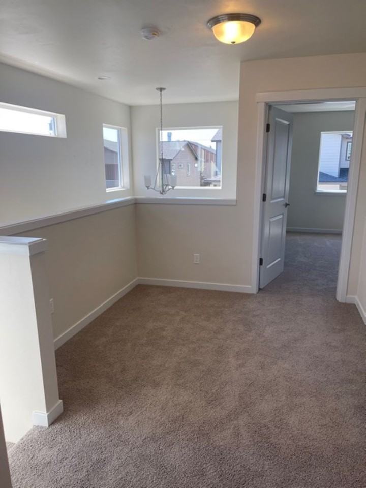 944 Ne Paula Dr - Photo 4 of 14