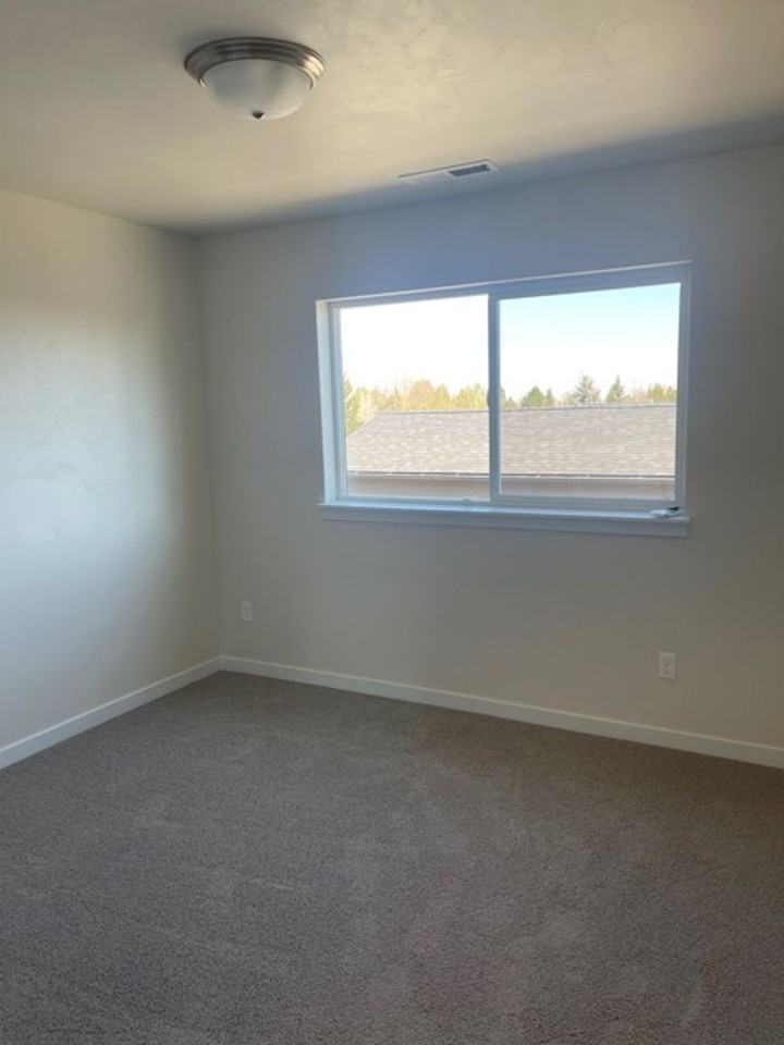 944 Ne Paula Dr - Photo 6 of 14