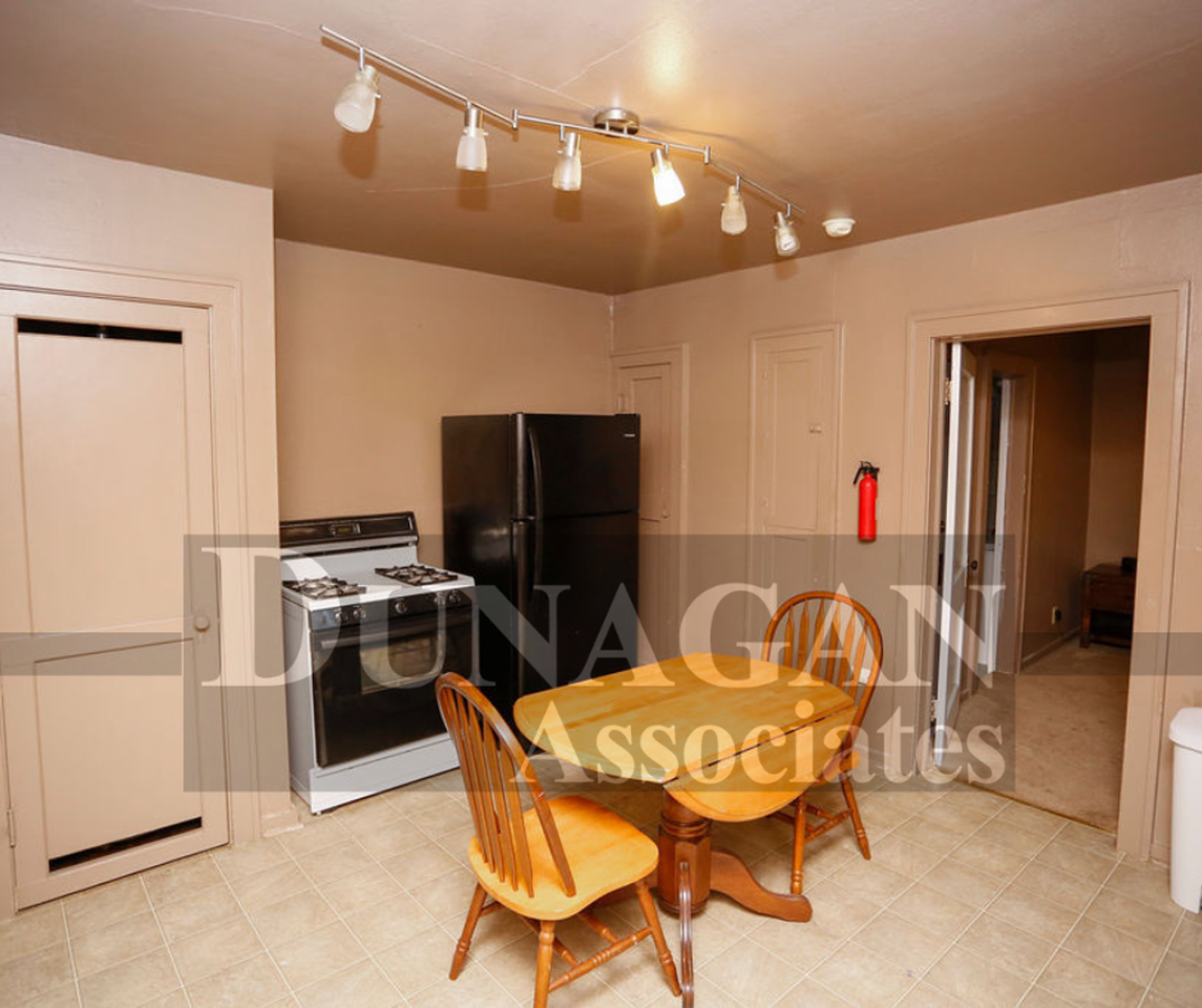 408 W Luckey St - Photo 3 of 7