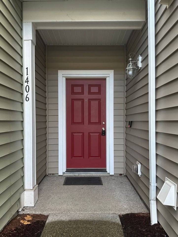 1406 51st Pl Ne - Photo 2 of 16