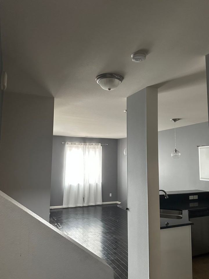 1406 51st Pl Ne - Photo 3 of 16