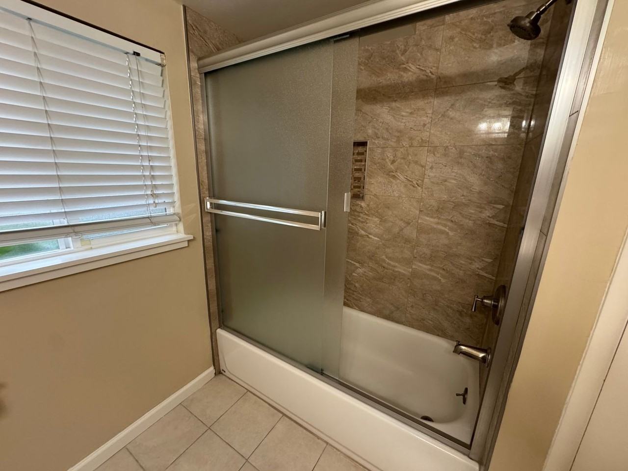 1424 Heckman Way - Photo 3 of 19