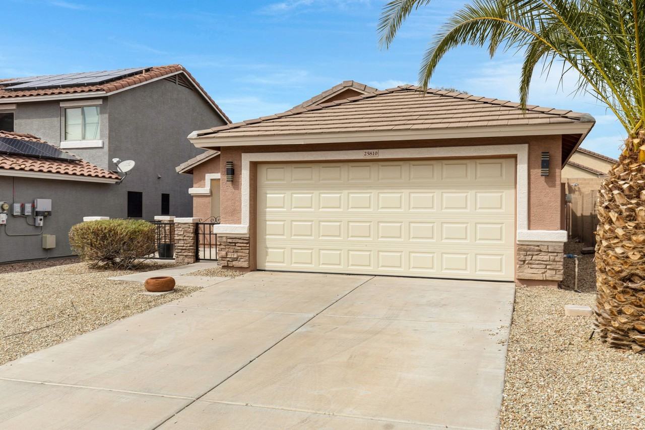 25810 W Winslow Ave - Photo 2 of 29