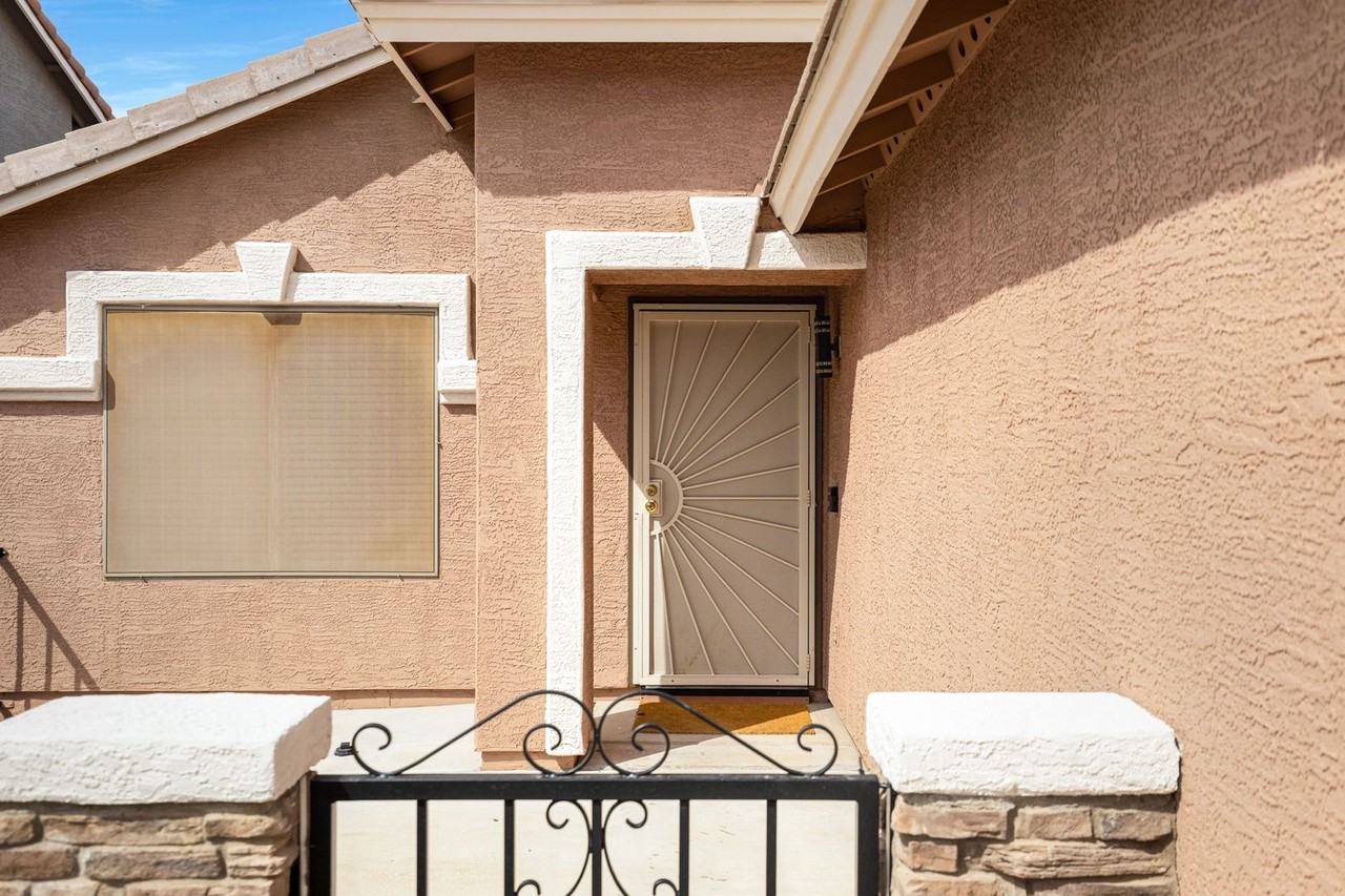 25810 W Winslow Ave - Photo 3 of 29