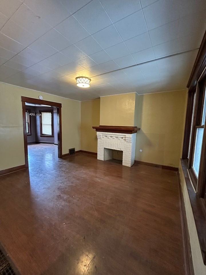25 Laurel Ave - Photo 4 of 17
