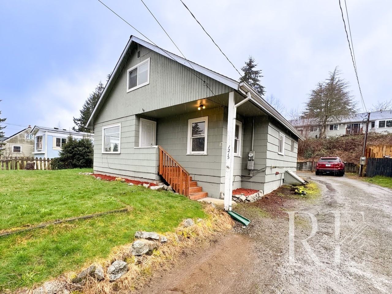 1215 Evans Ave W - Photo 2 of 24
