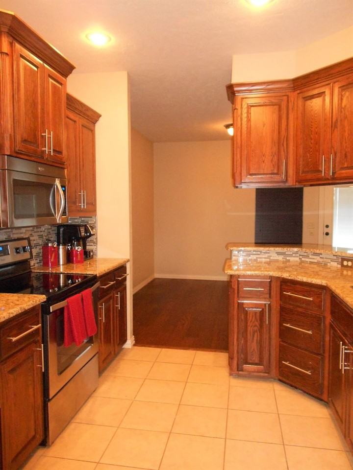 2212 Sw 53rd St - Photo 3 of 32