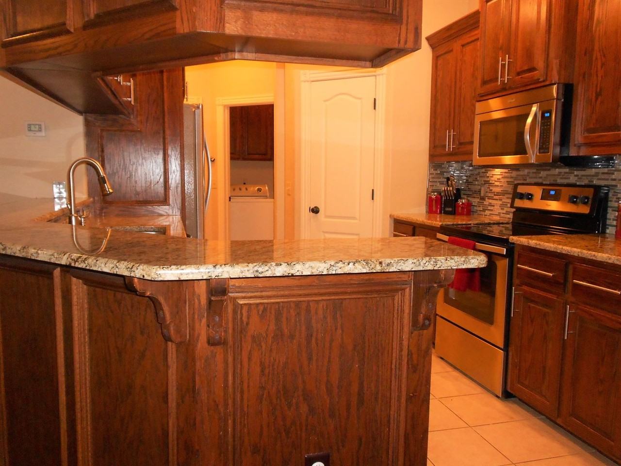 2212 Sw 53rd St - Photo 4 of 32