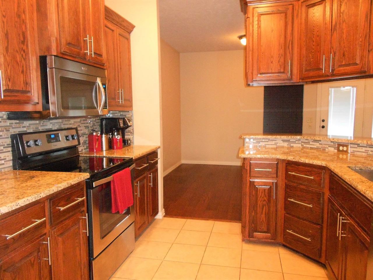 2212 Sw 53rd St - Photo 6 of 32