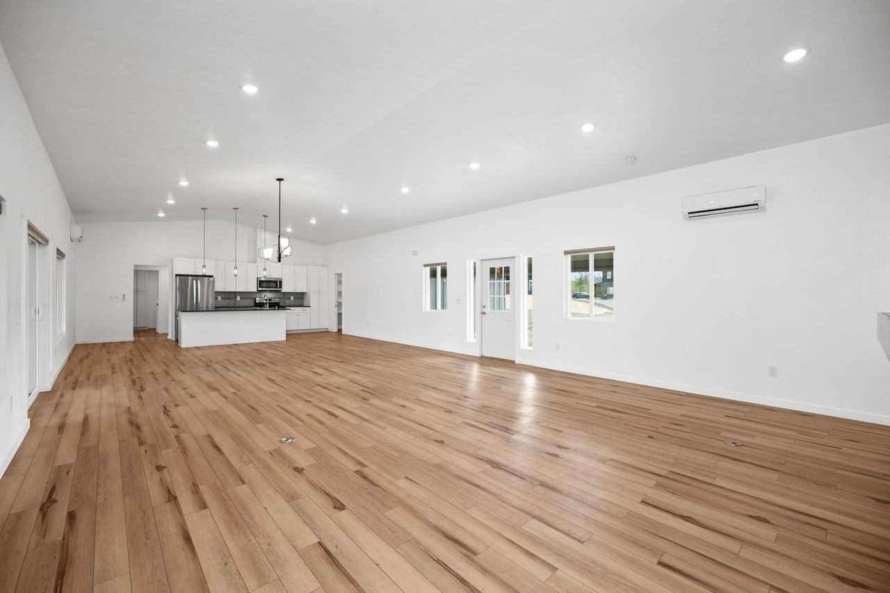 3858 W Cliffside Ln - Photo 3 of 36