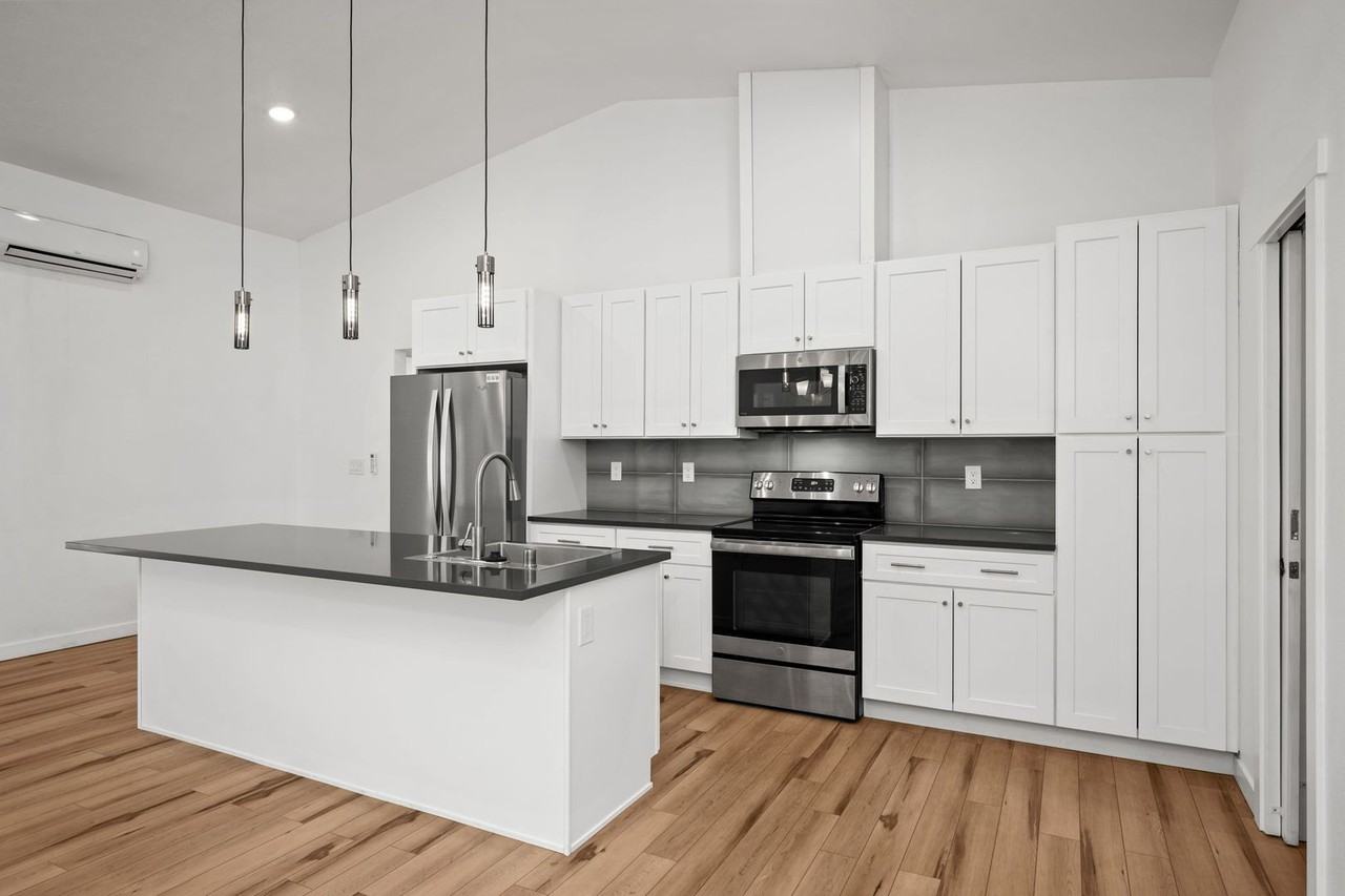 3858 W Cliffside Ln - Photo 7 of 36