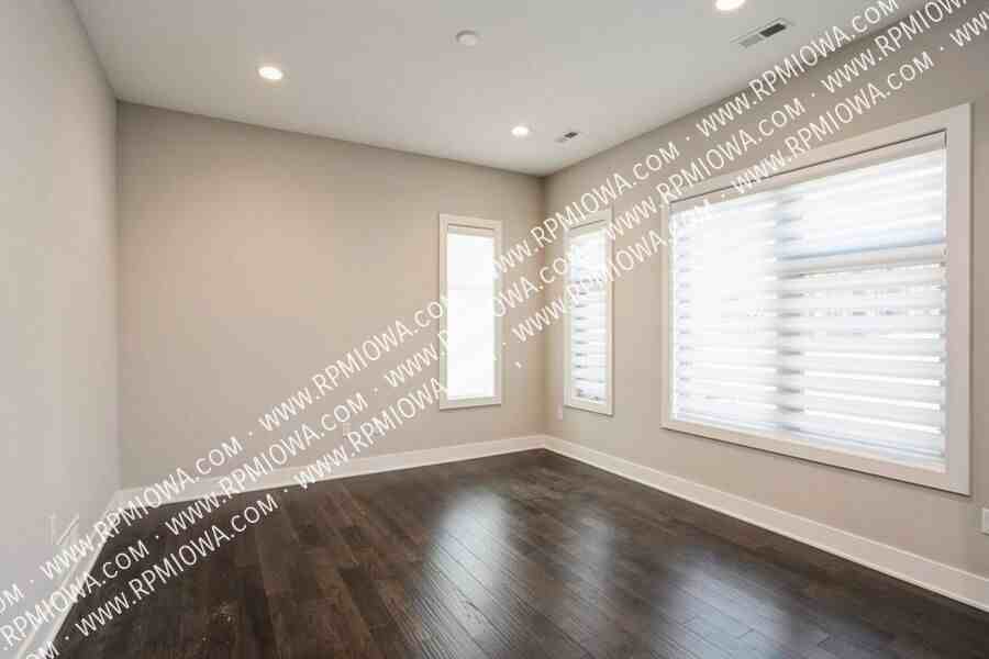 827 E 2nd St - Photo 2 of 23