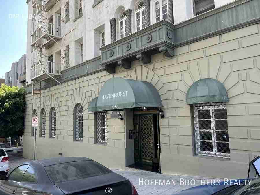 1861 Whitley Ave #101A