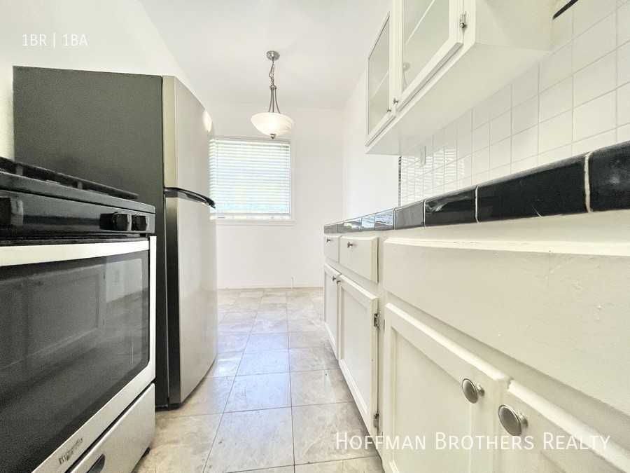 1861 Whitley Ave #205A