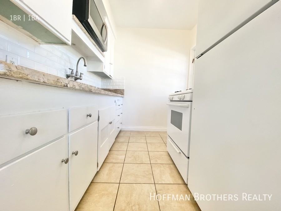 342 N Curson Ave #3-4 - Photo 2 of 11