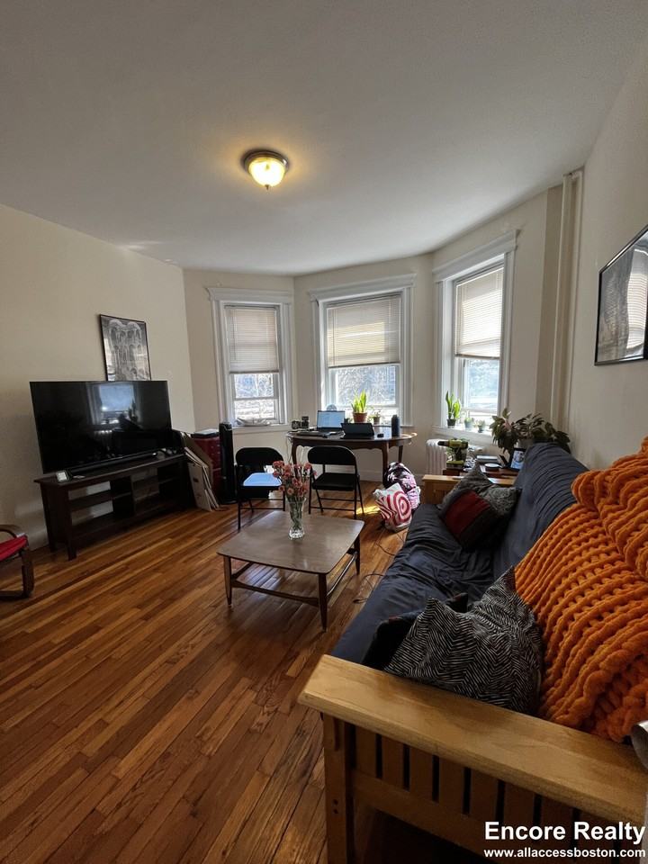 1637 Commonwealth Ave #2 - Photo 5 of 9