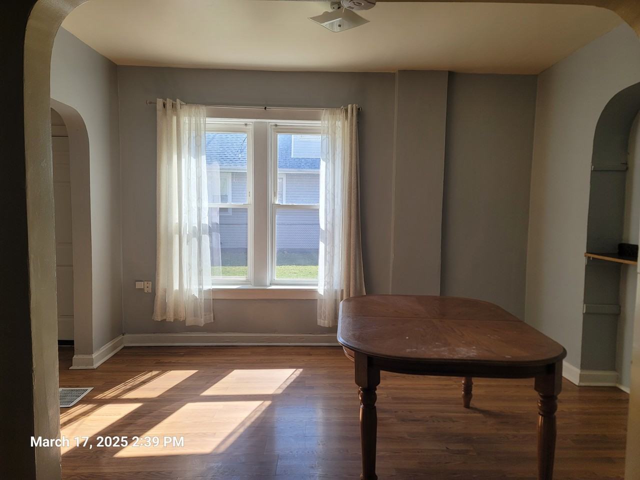 617 N Hickory St #1R - Photo 3 of 6