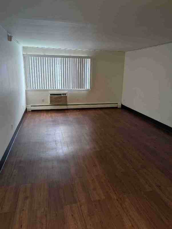 1130 W Juneau Ave - Photo 3 of 5