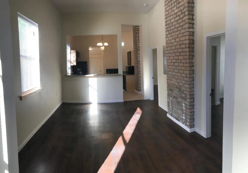 2721 2nd St - Photo 3 of 10