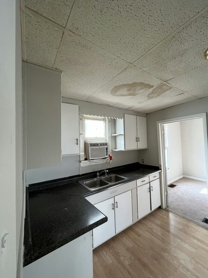 109 East Jackson Street - Photo 6 of 12