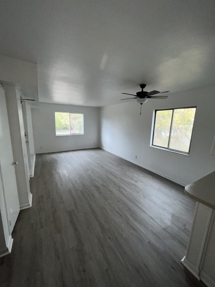 1067 Salem Avenue - Photo 2 of 16