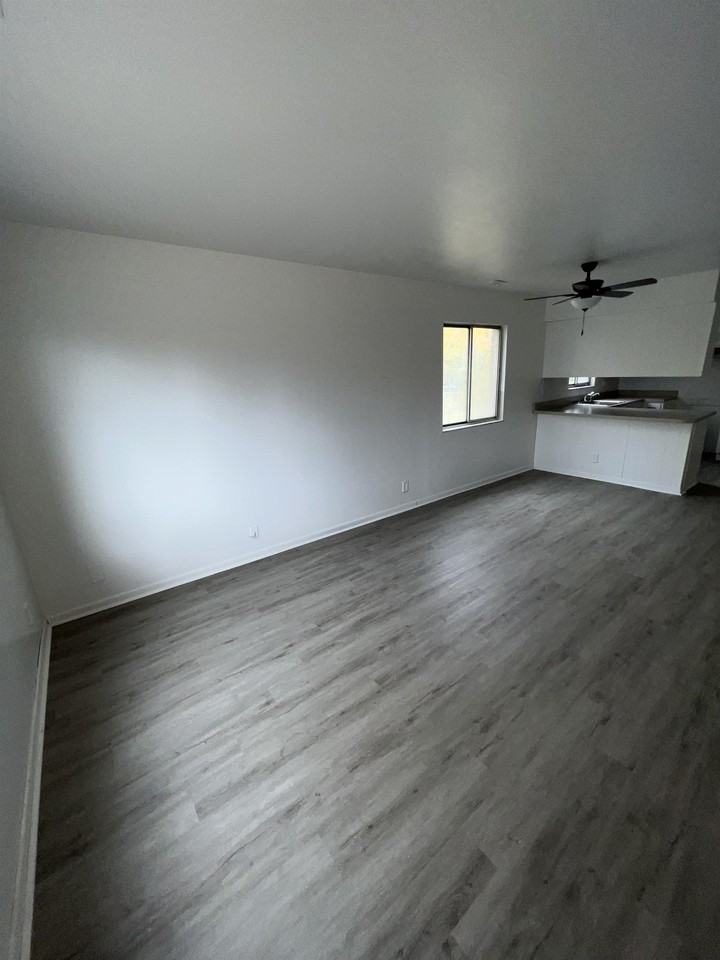 1067 Salem Avenue - Photo 3 of 16