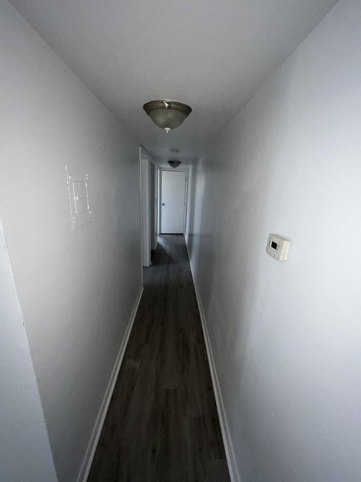 1067 Salem Avenue - Photo 6 of 16