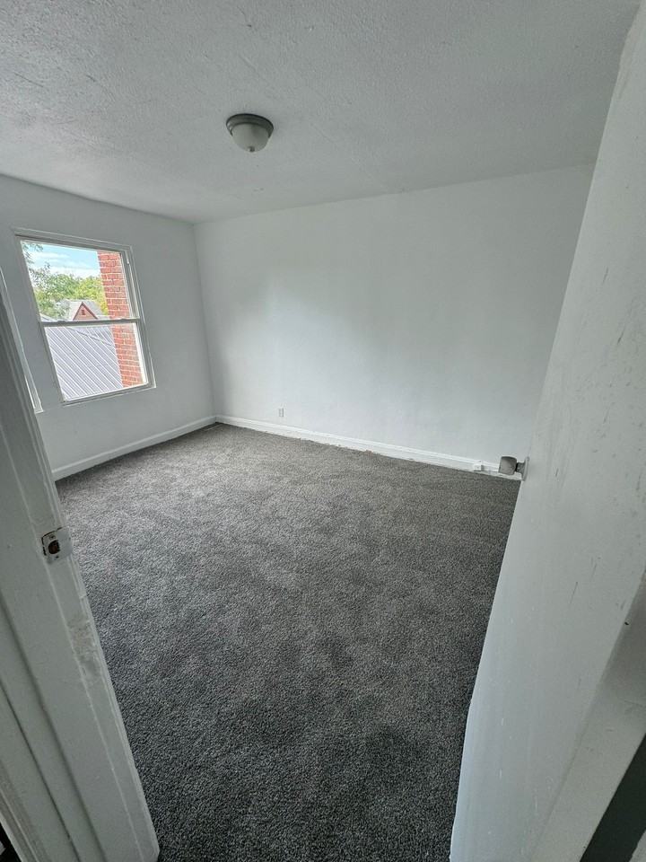 3716 Beatrice Drive - Photo 5 of 11