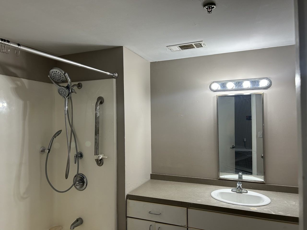 125 Oak St - Photo 3 of 41