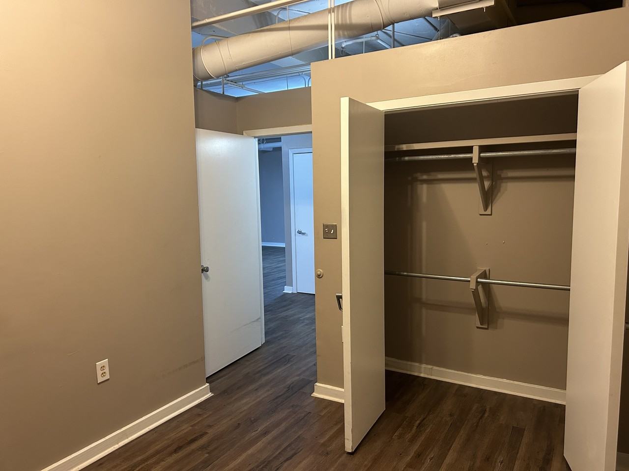 125 Oak St - Photo 4 of 41