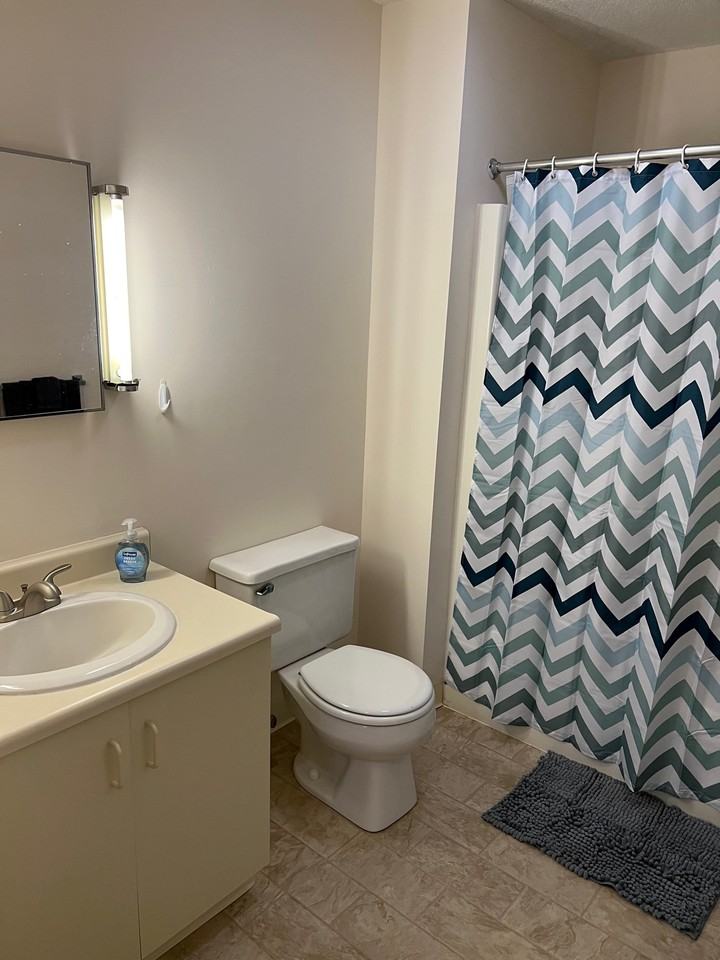 Steven's Manor - Photo 2 of 8