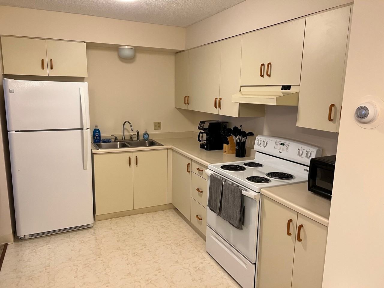 Steven's Manor - Photo 6 of 8