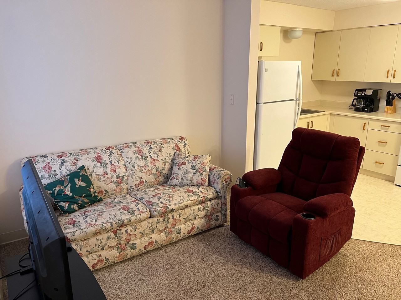 Steven's Manor - Photo 7 of 8