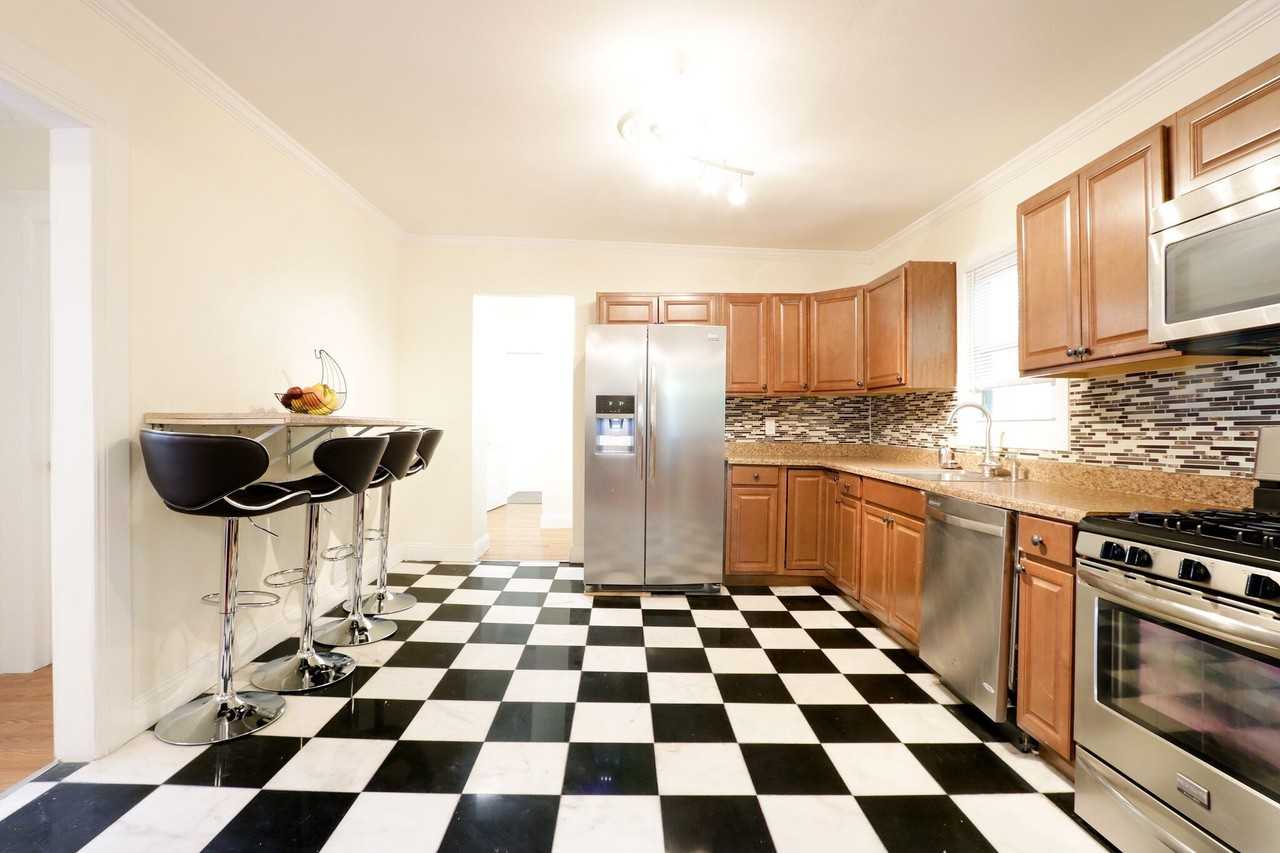 431 Beech St - Photo 2 of 23