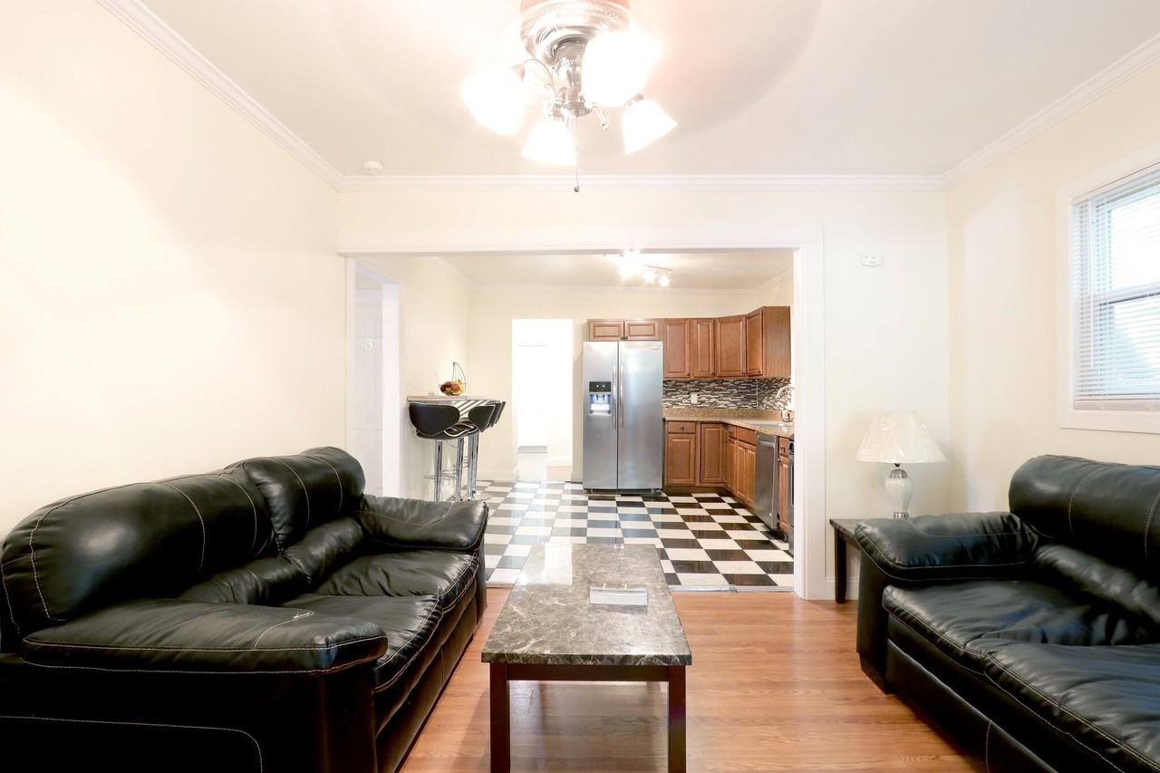 431 Beech St - Photo 4 of 23