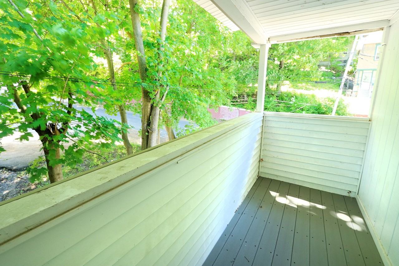 433 Beech St - Photo 5 of 24