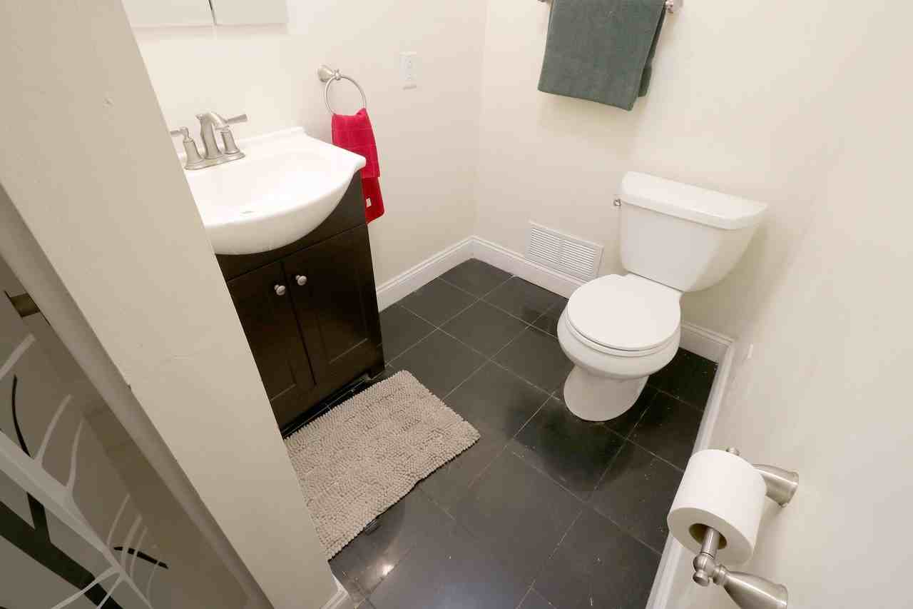 433 Beech St - Photo 7 of 24