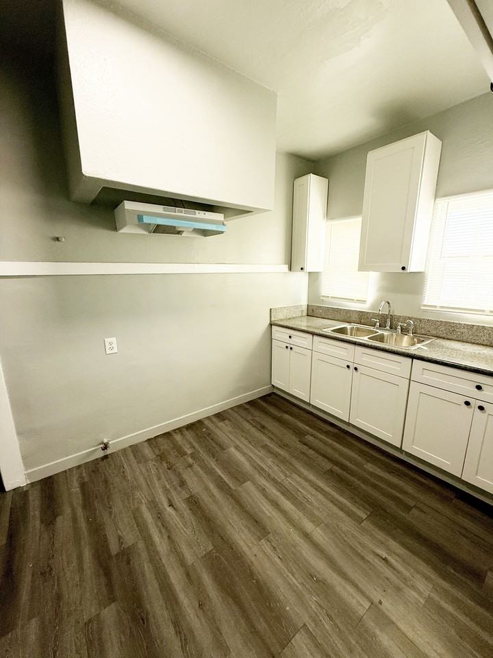 404 North Fries Avenue - Photo 3 of 21