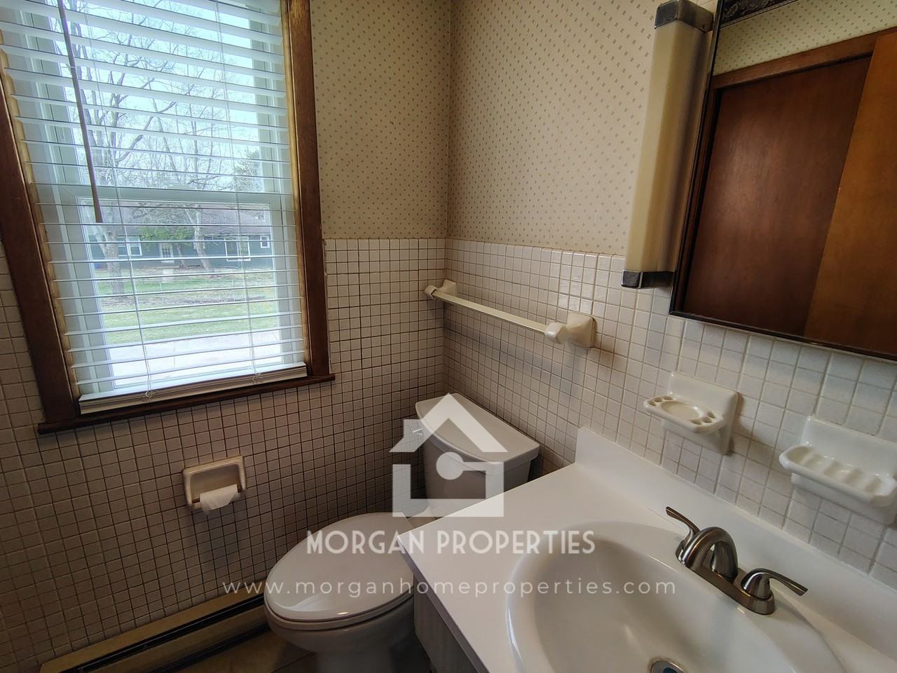 1045 ALHAMBRA - Photo 4 of 9