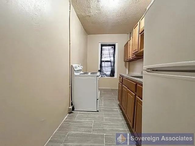 876 Bryant Ave - Photo 3 of 5