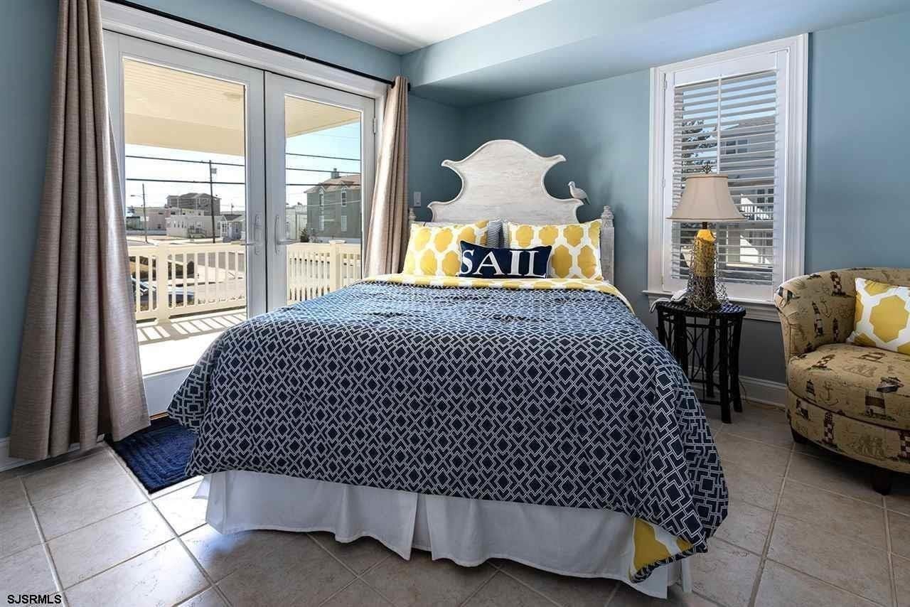 1001 Beach Ave E - Photo 4 of 20