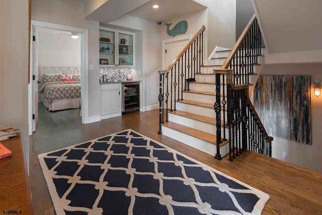 1001 Beach Ave E - Photo 7 of 20