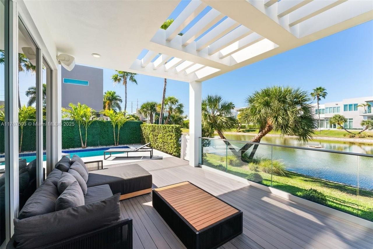 10561 Nw 67th Ter #10561 - Photo 3 of 48