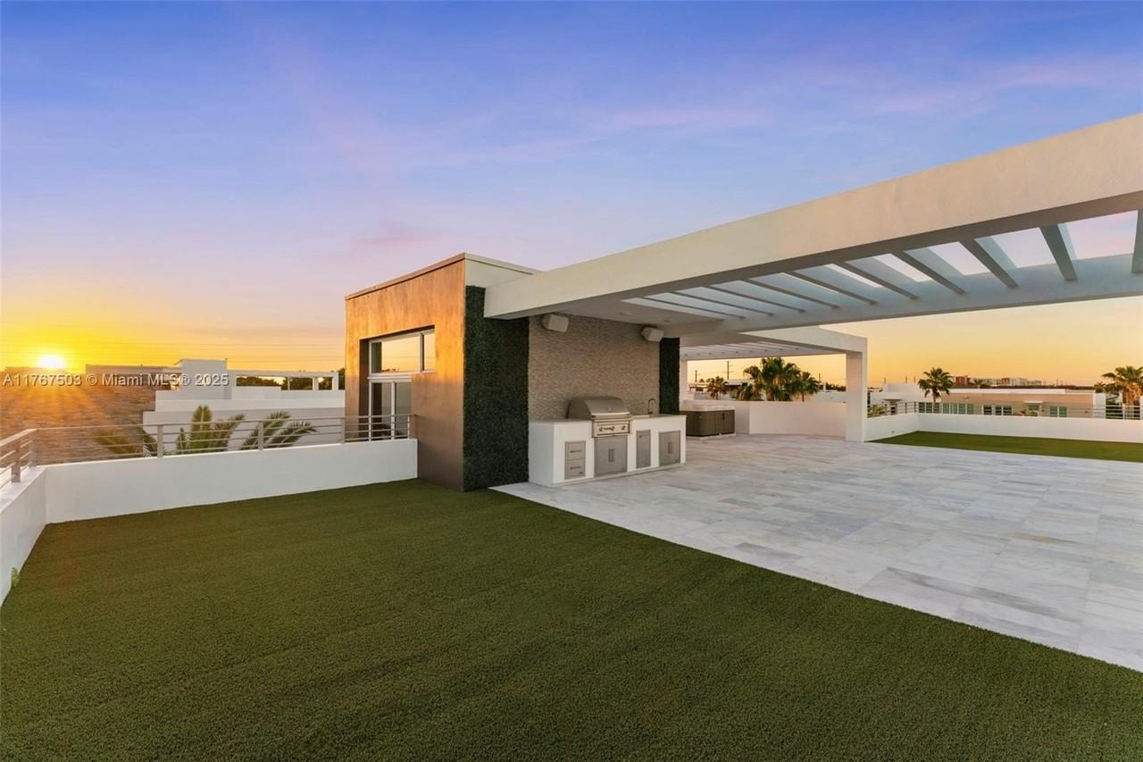 10561 Nw 67th Ter #10561 - Photo 4 of 48