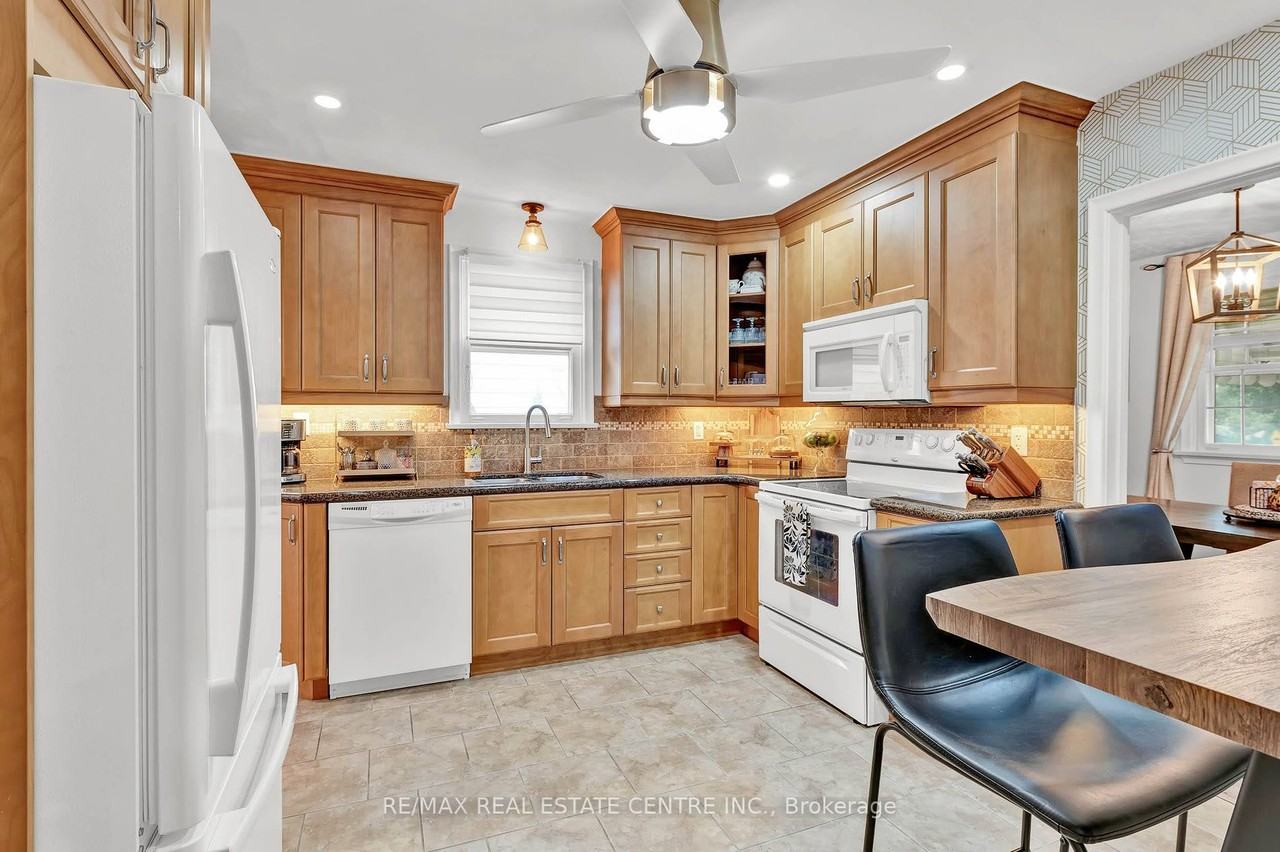 301 St Lawrence St #1 - Photo 4 of 15