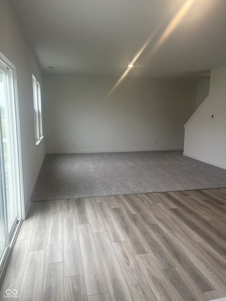 977 Beck Way - Photo 4 of 20